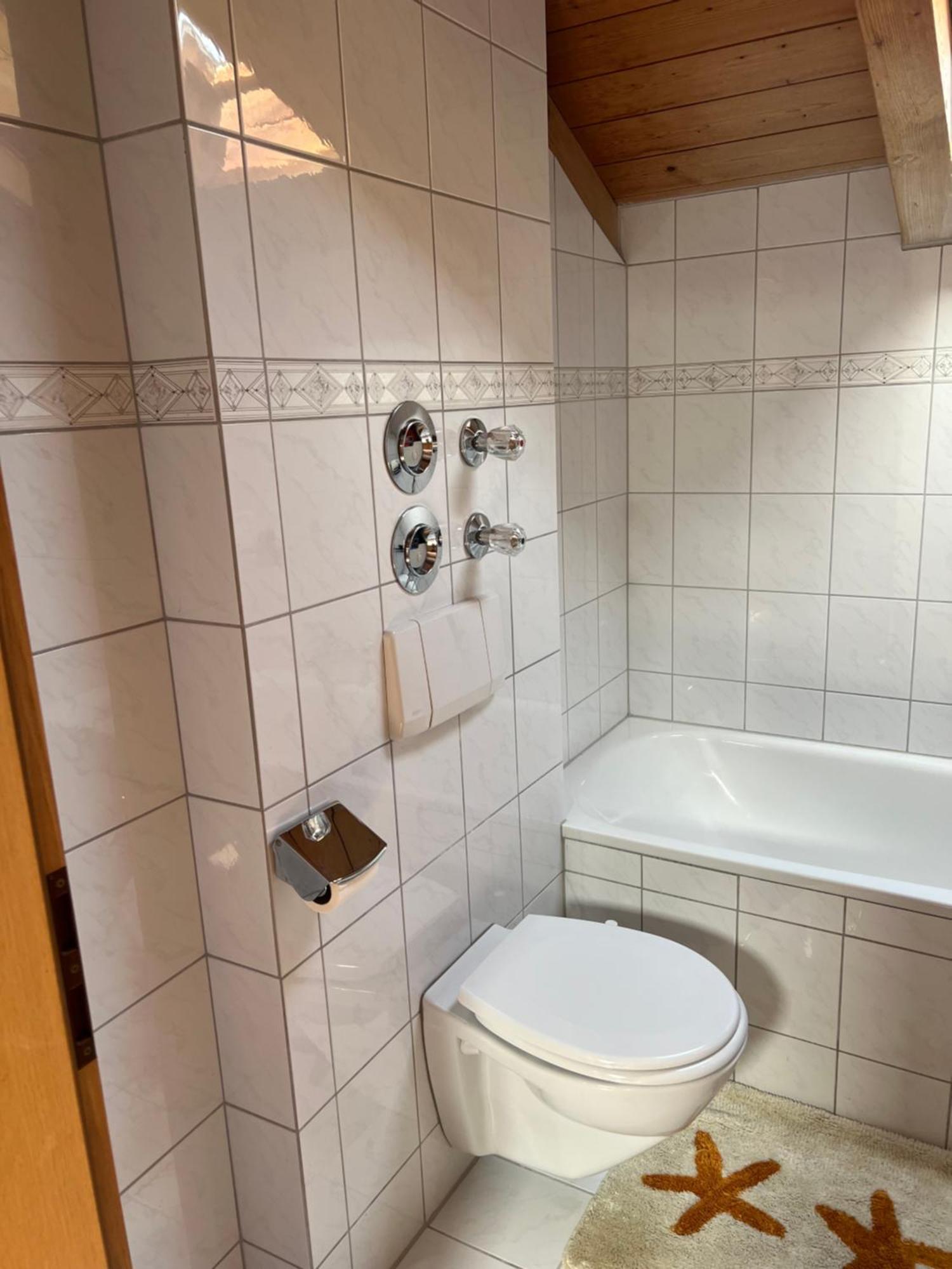 Gemuetliche Dachgeschosswohnung Mit Balkon Ainring Kültér fotó
