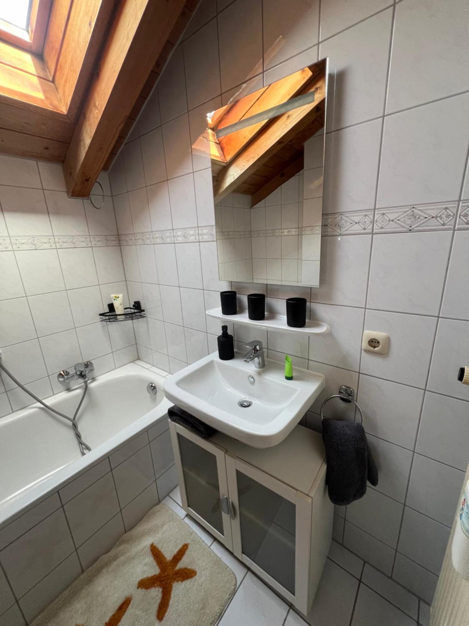 Gemuetliche Dachgeschosswohnung Mit Balkon Ainring Kültér fotó